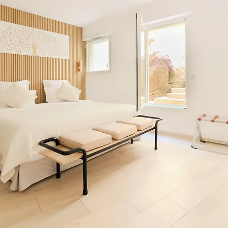 Hotel Traverse Des Artistes 4*