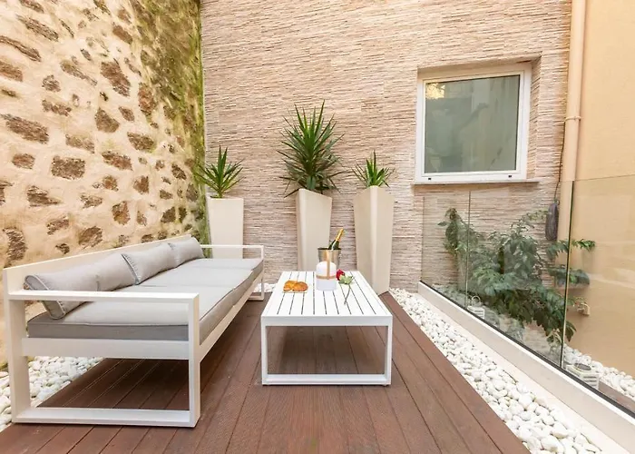 Traverse Des Artistes Hotel