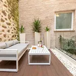 Traverse Des Artistes Hotel
