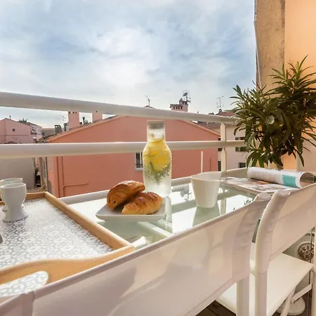 Traverse Des Artistes Hotel