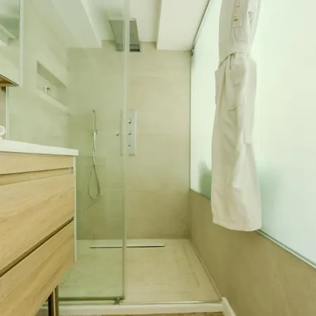 Отель Traverse Des Artistes